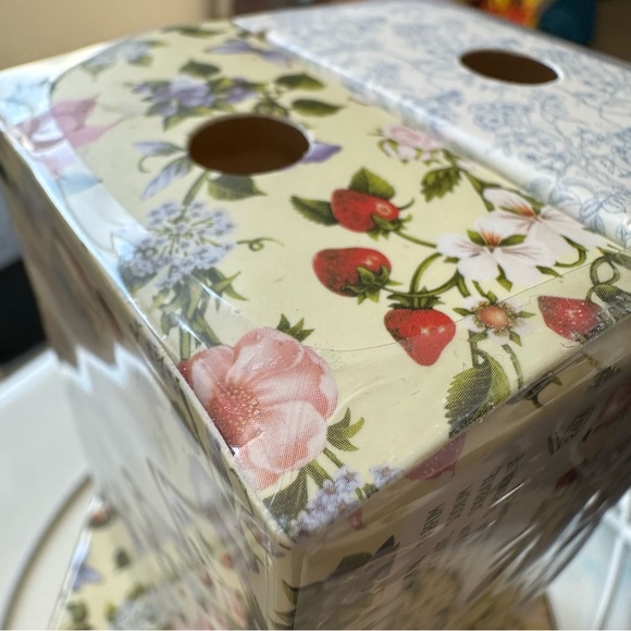 Crabtree & Evelyn Nantucket Briar and Summer Hill Bar Soap Set - Picture 4 of 9